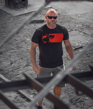 T-shirt DOBERMANS NEVER FORGETS TS379 czarny