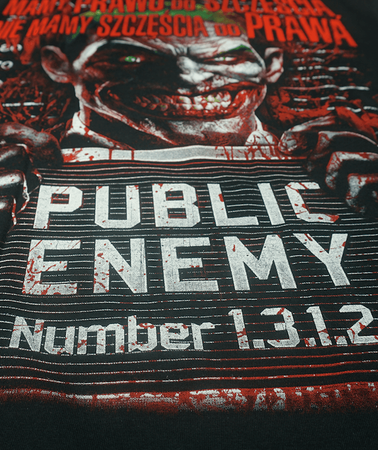 T-shirt PUBLIC ENEMY MAMY PRAWO DO SZCZĘŚCIA czarny